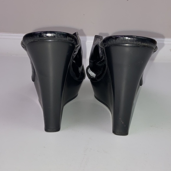 Classy, Fun, Flirty Jessica Simpson Patent Wedges, Black 7.5 - Picture 4 of 10